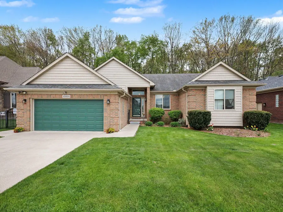 45654 Lookout Drive, Macomb, MI 48044 - #2