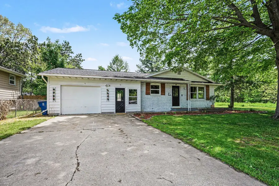 402 Charles Street, Paw Paw, MI 49079 - #2