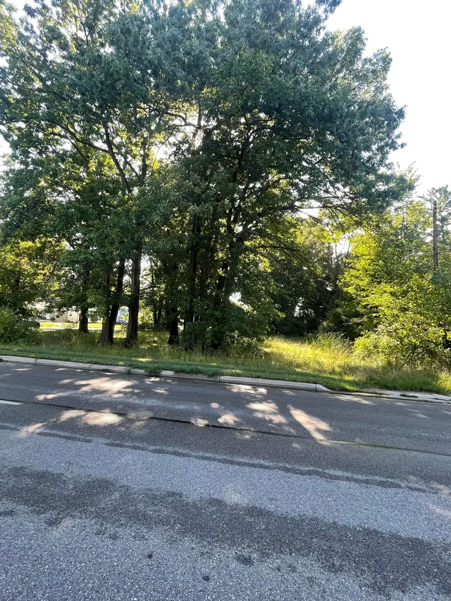 3301 N Center Road, Flint, MI 48506 - #2
