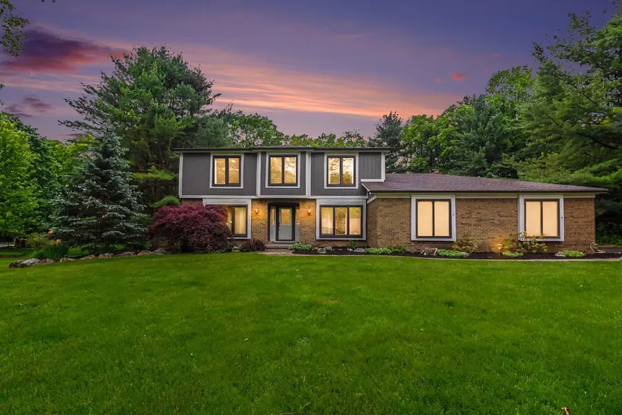 6588 White Pines Drive, Brighton, MI 48116 - #2