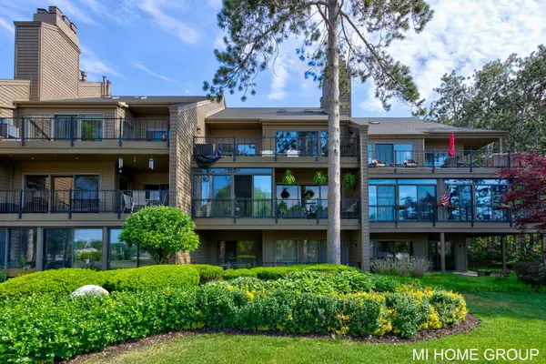 1745 Ottawa Beach #4, Holland, MI 49424