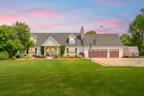 39166 36th Avenue, Paw Paw, MI 49079