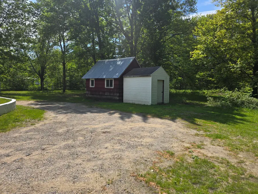 3999 E Sternberg Road, Fruitport, MI 49415 - #3