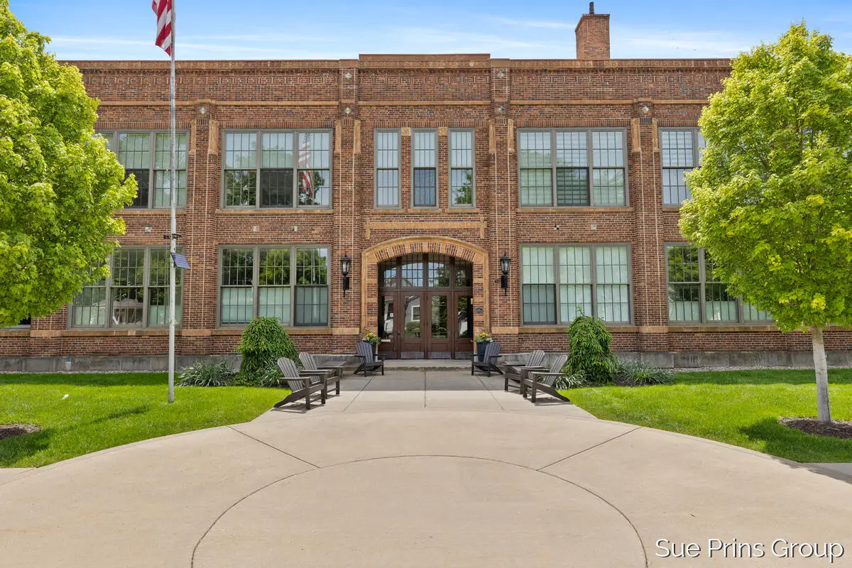 156 W 11th Street #106, Holland, MI 49423 - #1