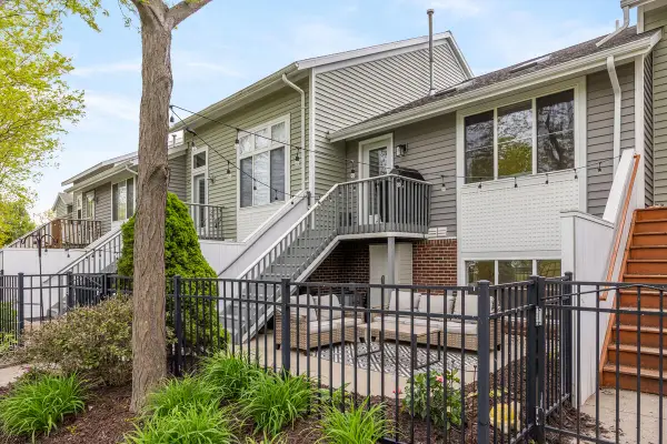 1379 Quarterline Cmns #16, Holland, MI 49423