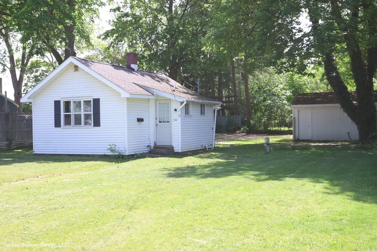 124 W Sheridan Street, Fremont, MI 49412 - #1