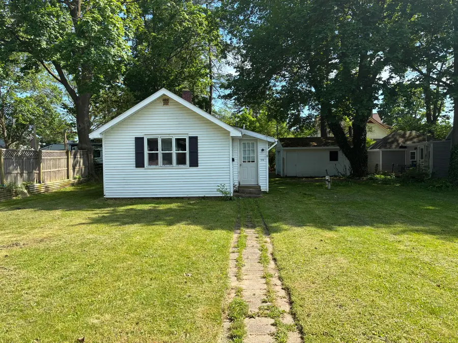124 W Sheridan Street, Fremont, MI 49412 - #2