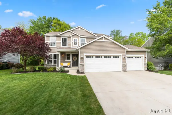 8479 Twin Lakes Drive, Jenison, MI 49428
