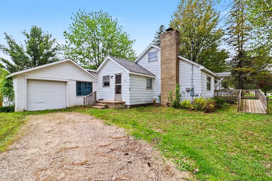 345 W Church Avenue, Reed City, MI 49677 - #2