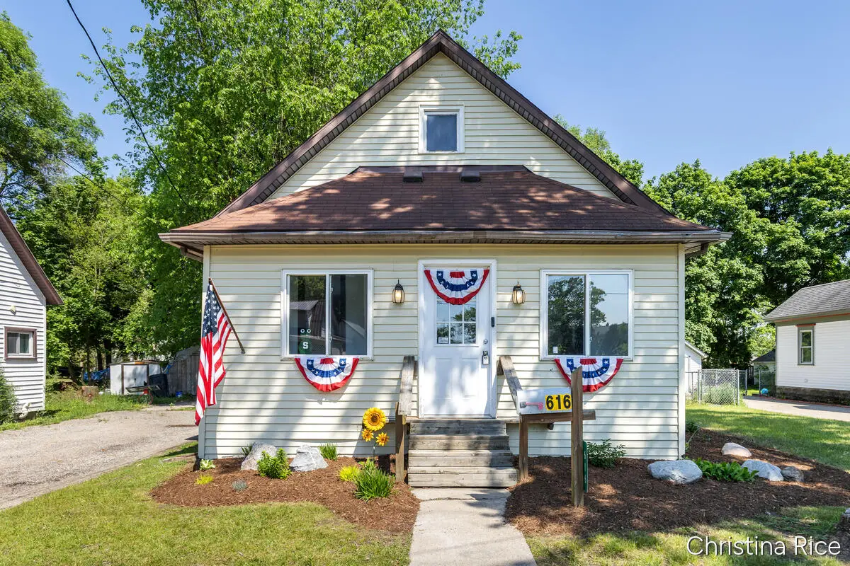 616 N Barnard Street, Greenville, MI 48838 - #1