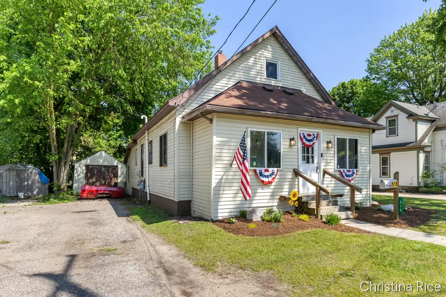616 N Barnard Street, Greenville, MI 48838 - #3