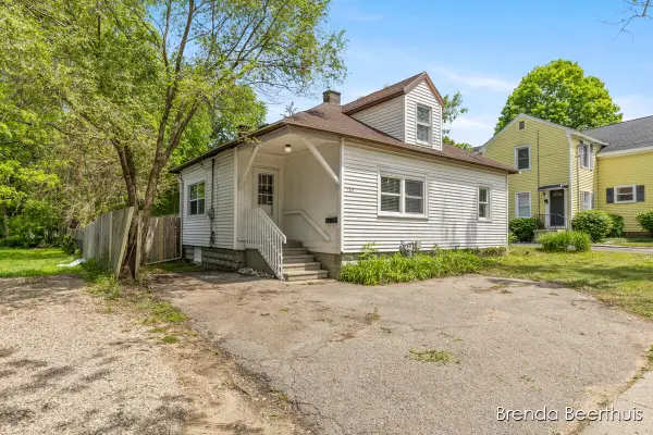 165 E Division Street Ne, Rockford, MI 49341