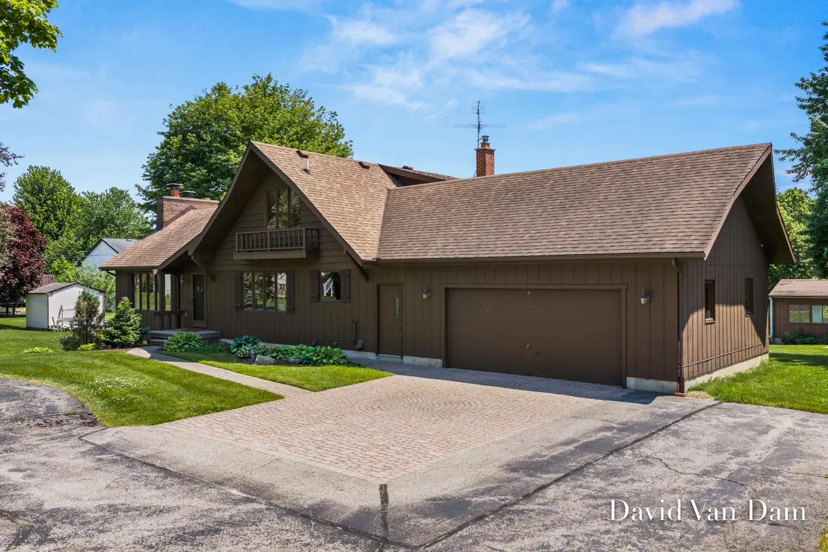 1050 64th Street Sw, Byron Center, MI 49315 - #1