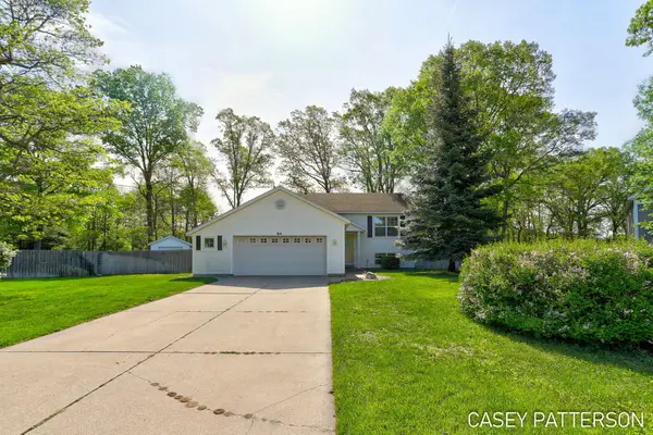 94 Elwood Court, Holland, MI 49424