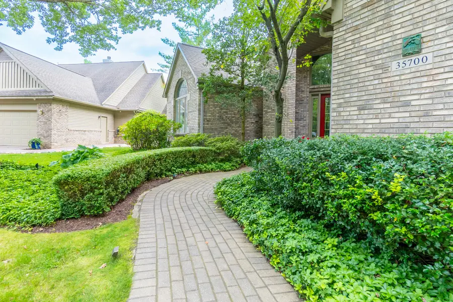 35700 Cross Creek N, Farmington Hills, MI 48331 - #3