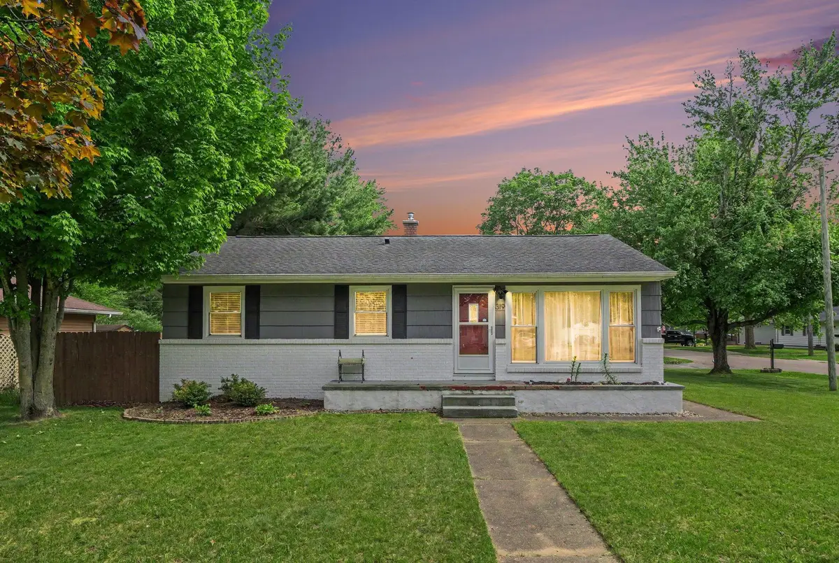 319 W North Street, Paw Paw, MI 49079 - #1