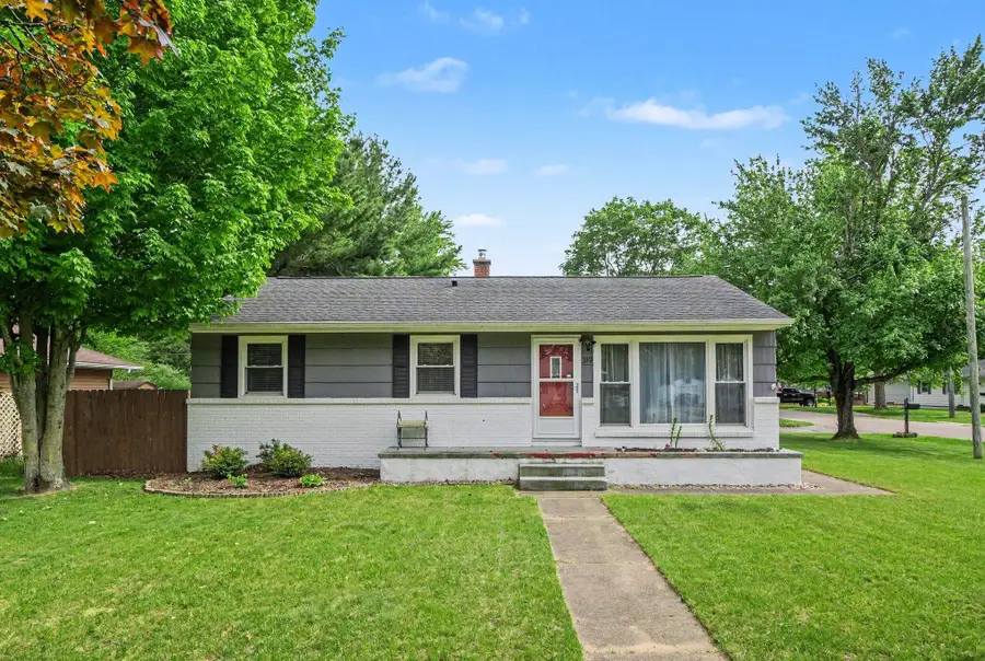 319 W North Street, Paw Paw, MI 49079 - #2
