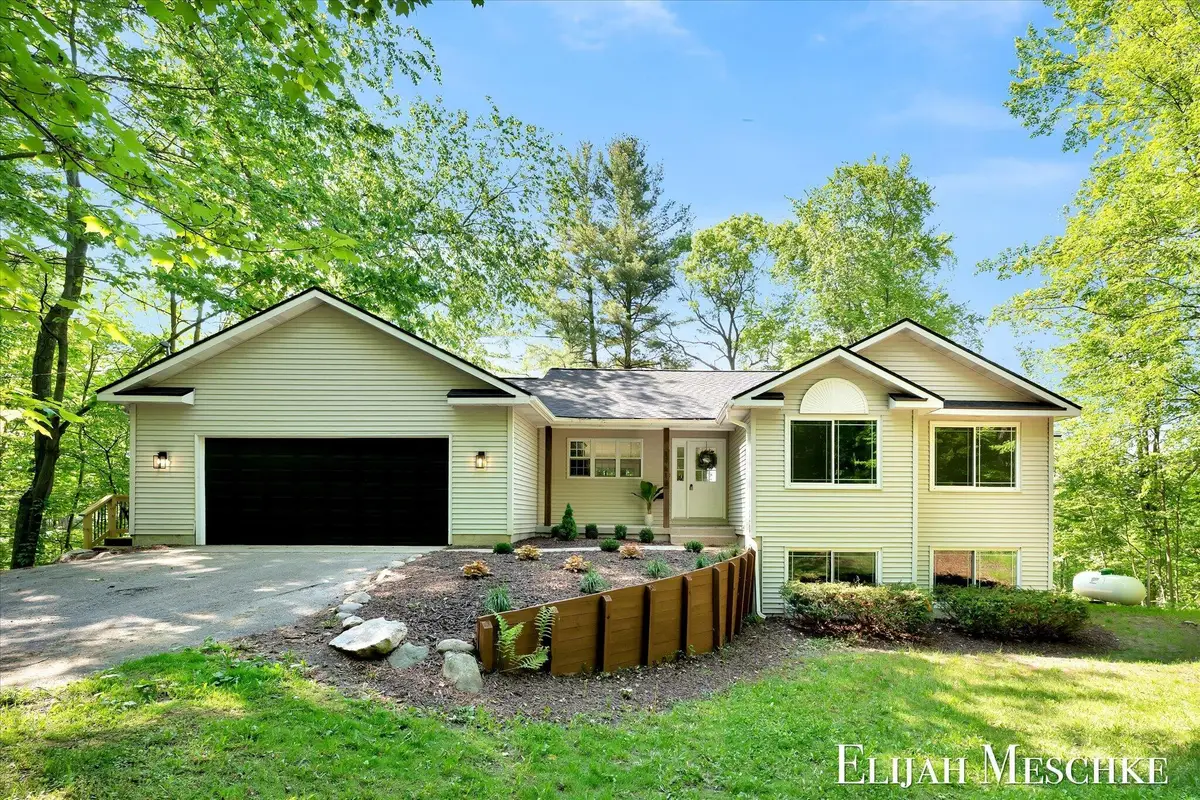 17610 Simmons Avenue Ne, Cedar Springs, MI 49319 - #1