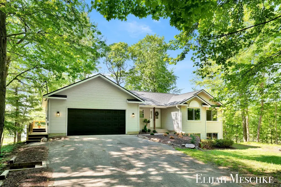 17610 Simmons Avenue Ne, Cedar Springs, MI 49319 - #2