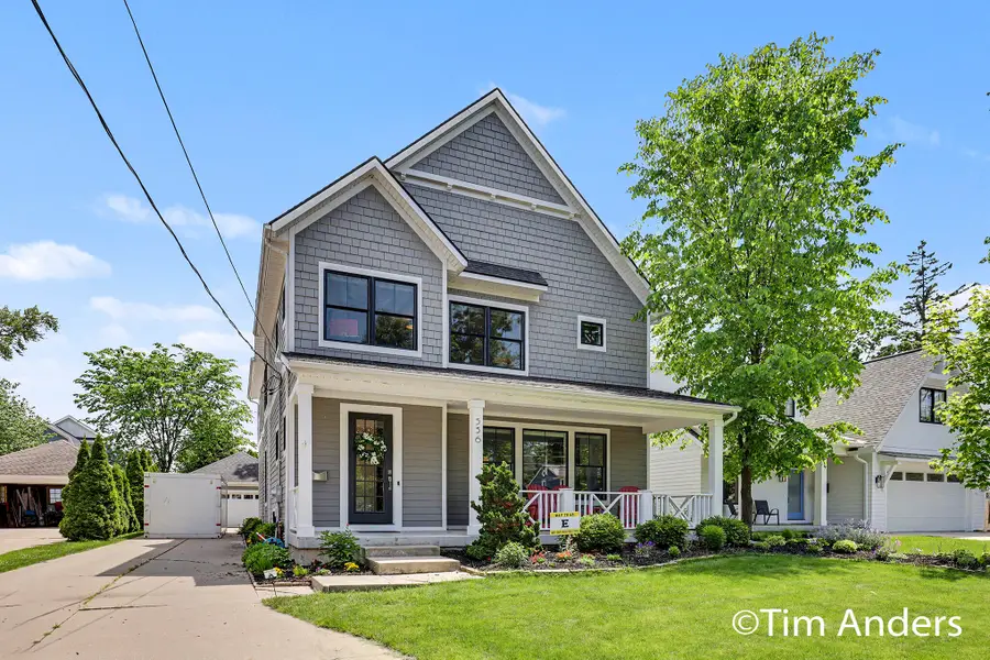 556 Greenwood Avenue Se, Grand Rapids, MI 49506 - #2
