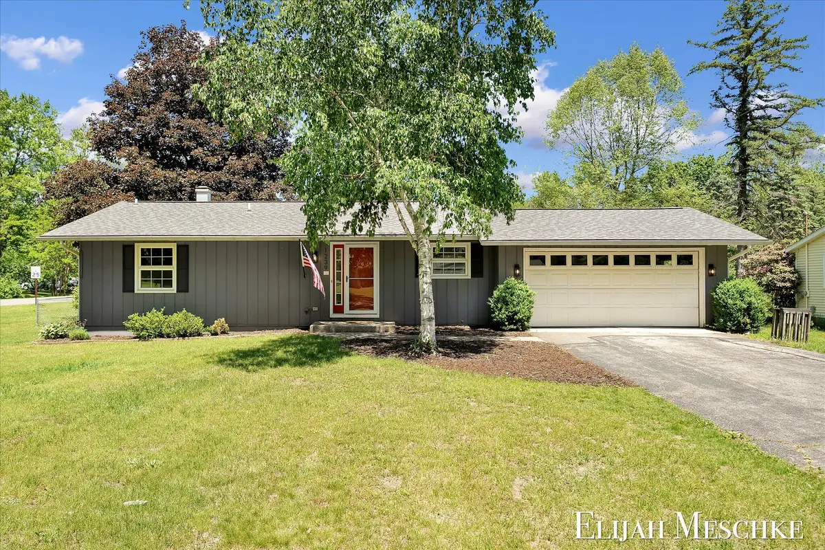 1239 103rd Avenue, Plainwell, MI 49080 - #1