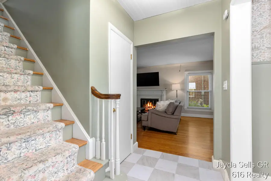 1853 Leonard Street Nw, Grand Rapids, MI 49504 - #2