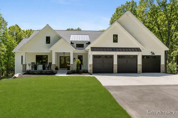 8571 Young Avenue Ne, Rockford, MI 49341