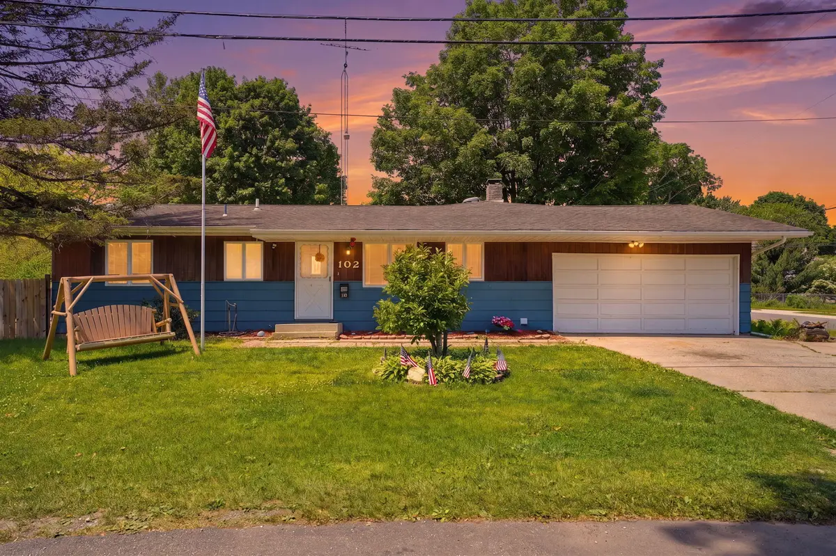 102 S Wendell Avenue, Hartford, MI 49057 - #1