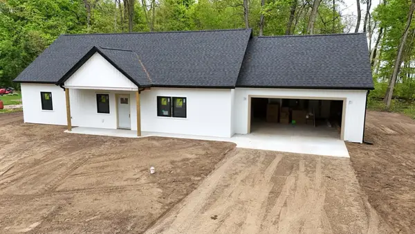 20160 Parkway Avenue, Three Rivers, MI 49093