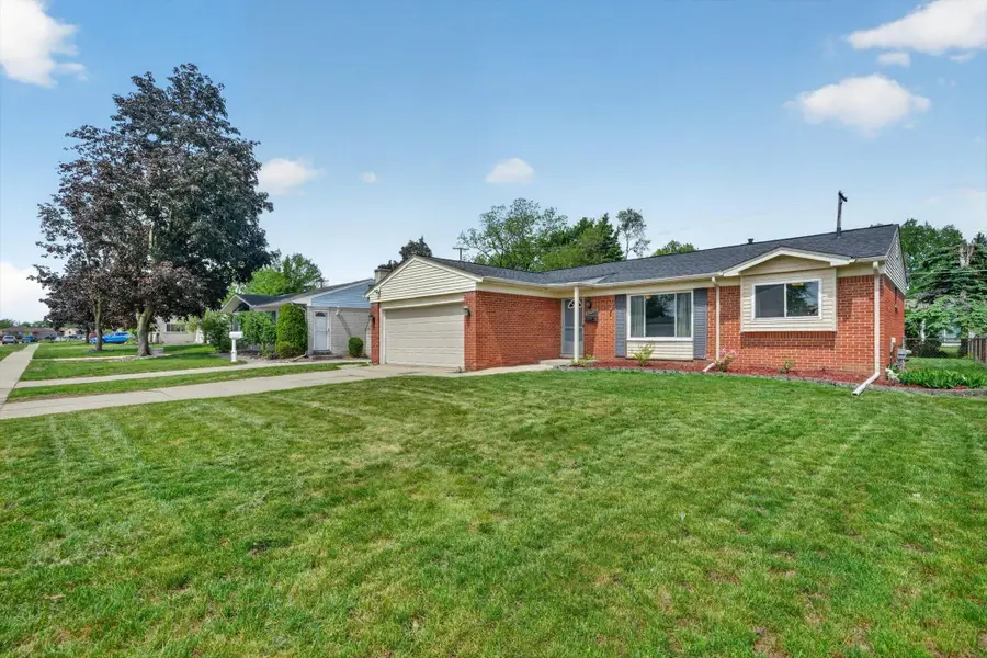 38560 Mason Street, Livonia, MI 48154 - #2