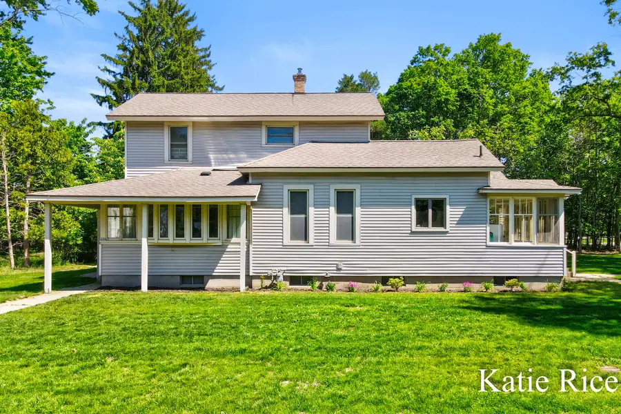 220 E Elliott Street, Whitehall, MI 49461 - #2