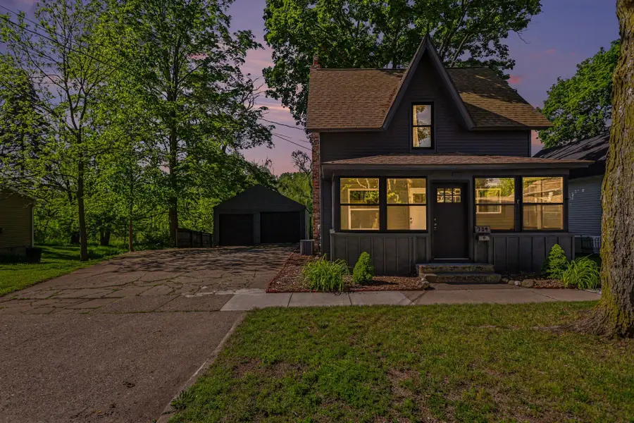 734 E Green Street, Marshall, MI 49068 - #2