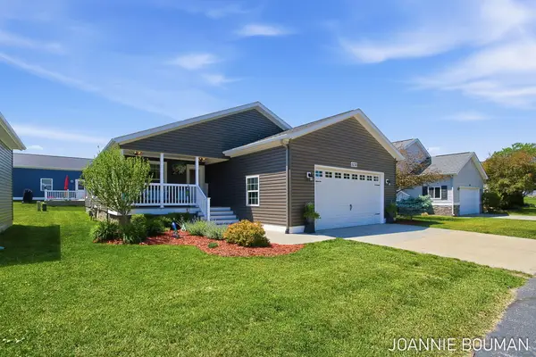 5230 E Sunfield Lane, Holland, MI 49423