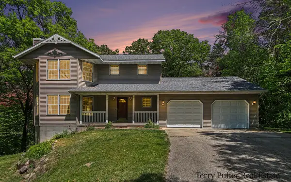 12080 Pine Cone Drive Ne, Rockford, MI 49341