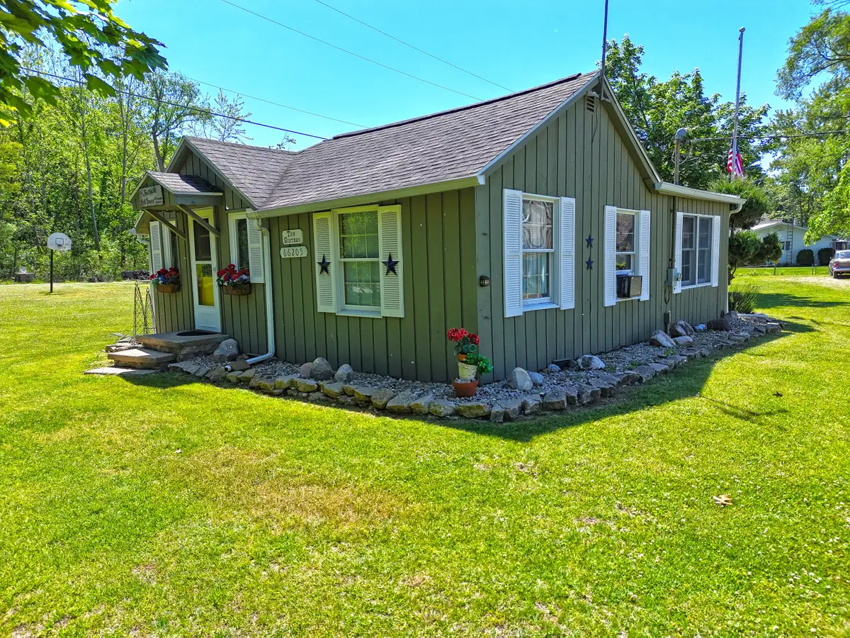 66205 94th Avenue, Dowagiac, MI 49047 - #1