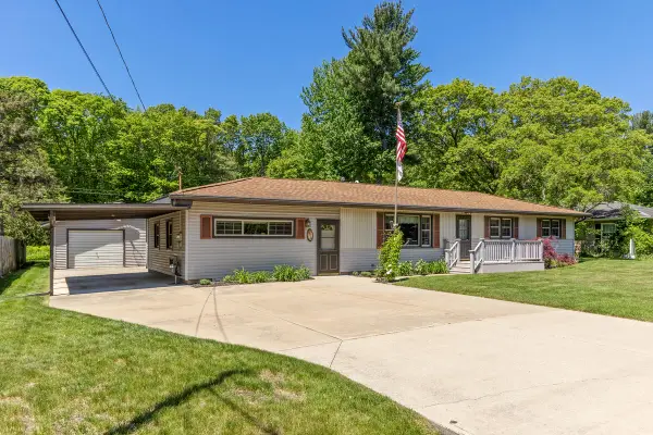6511 Cottonwood Drive, Fruitport, MI 49415