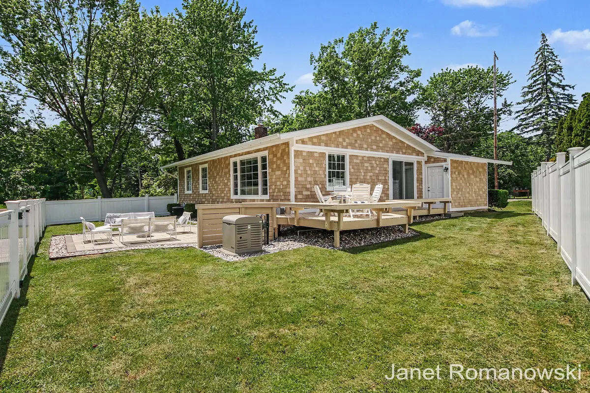 324 Pioneer Club Road Se, Grand Rapids, MI 49506 - #1