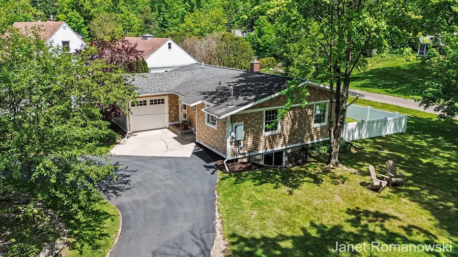 324 Pioneer Club Road Se, Grand Rapids, MI 49506 - #3