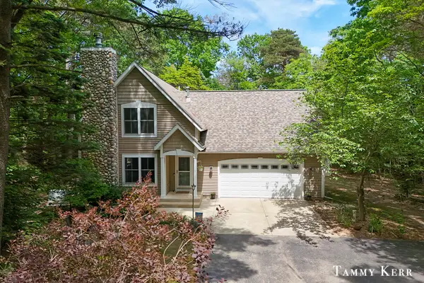 2339 Forest Trail Circle, Fennville, MI 49408