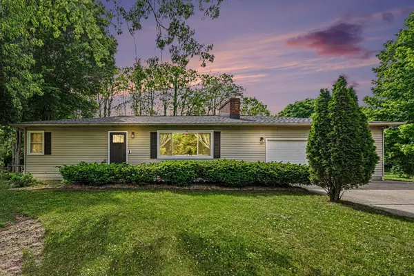 49206 Ye Olde Woods, Mattawan, MI 49071