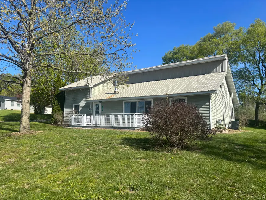 126 E Maple Street, Muir, MI 48860 - #2