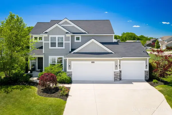 2930 E Morgan Trail Ne, Rockford, MI 49341