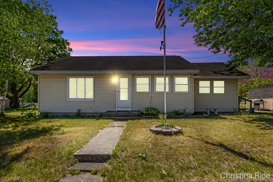 156 S Stearns Street, Barryton, MI 49305 - #2