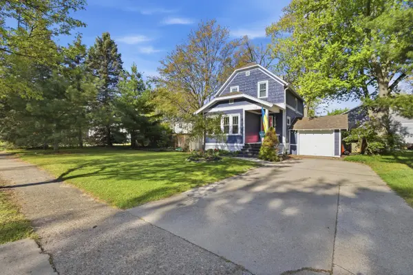 115 N Lake Avenue, Spring Lake, MI 49456