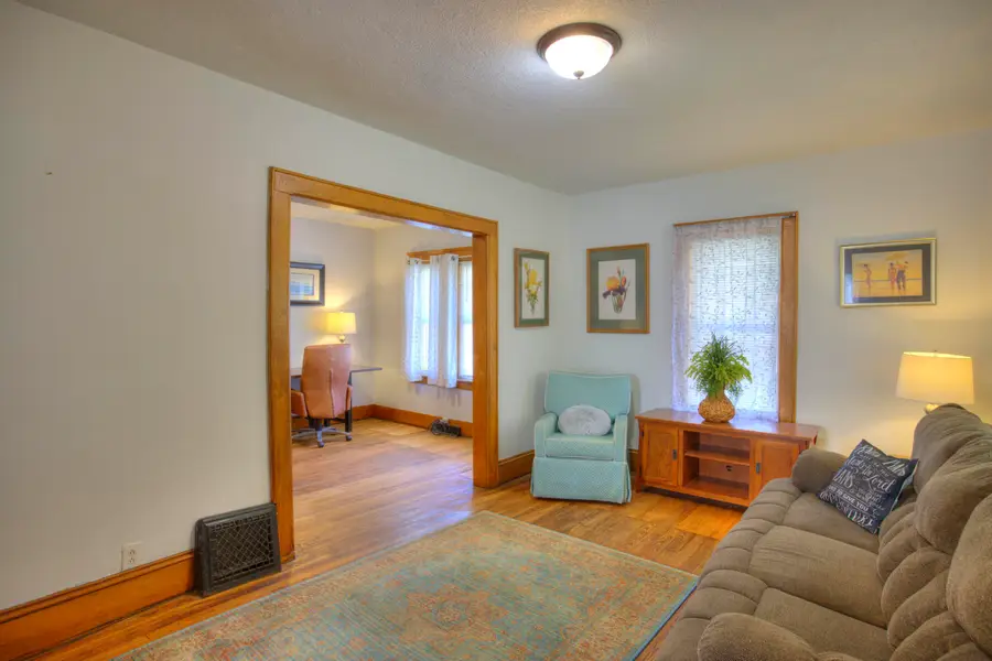 307 Douglas Street, Jackson, MI 49203 - #3