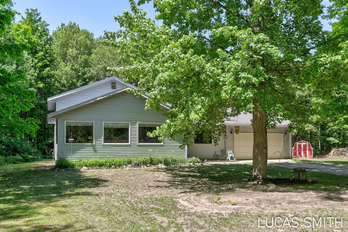 262 17 Mile Road Nw, Kent City, MI 49330 - #1