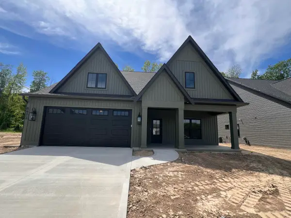 8473 Ravinewood Drive, Jenison, MI 49428