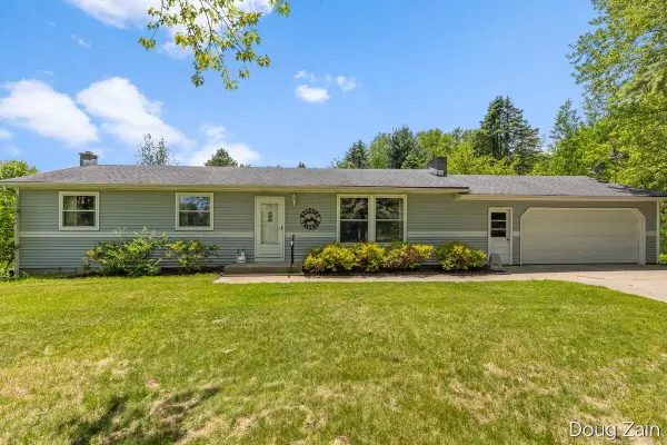 9090 11 Mile Road Ne, Rockford, MI 49341