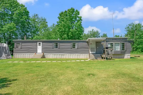 4955 N Thornapple Avenue, White Cloud, MI 49349