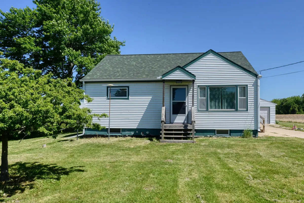 761 W Warren Woods Road, Galien, MI 49113 - #1